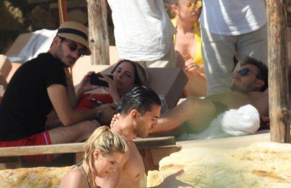 Selin İmer tatilde denize giremiyor