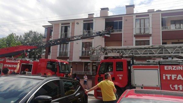 Tatile giden ailenin evlerinde yangın çıktı