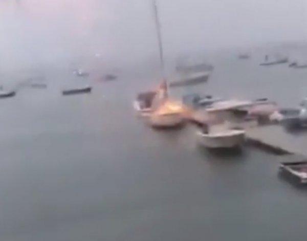 ABD'de tekneye yıldırım çarpma anı