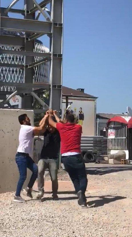 Minibüs şoförleri çekiç ve taşlarla birbirine saldırdı