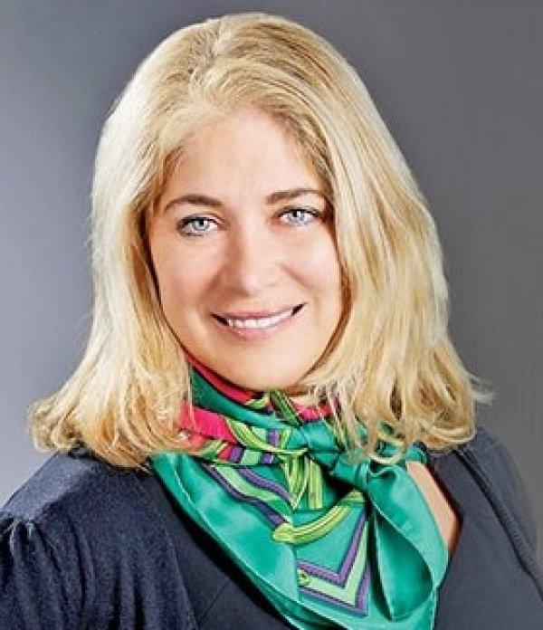 Doktor Mehmet Öz'ü kız kardeşi bıçakladı