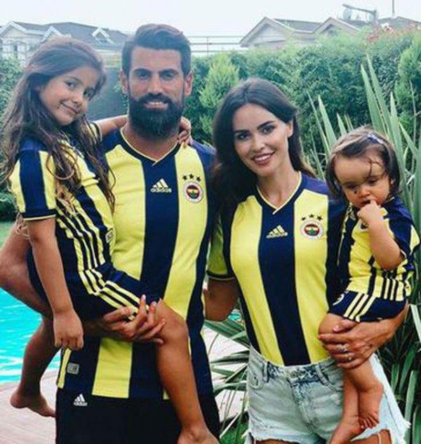 Volkan Demirel eşinin doğum gününü kutladı