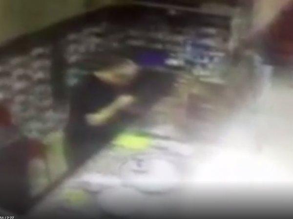 Yalova'da çayının içine tüküren kahveciden şikayetçi oldu