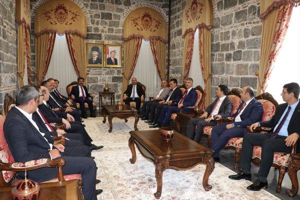 Bakan Gül'den hamile kadının aracına saldırı açıklaması