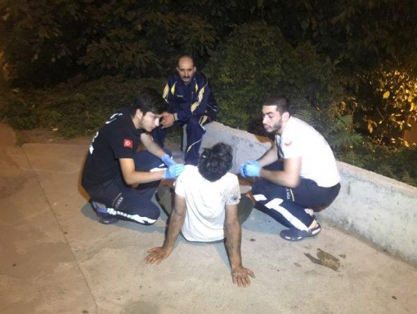 Alkollü sürücü yol ortasında uyuyakaldı