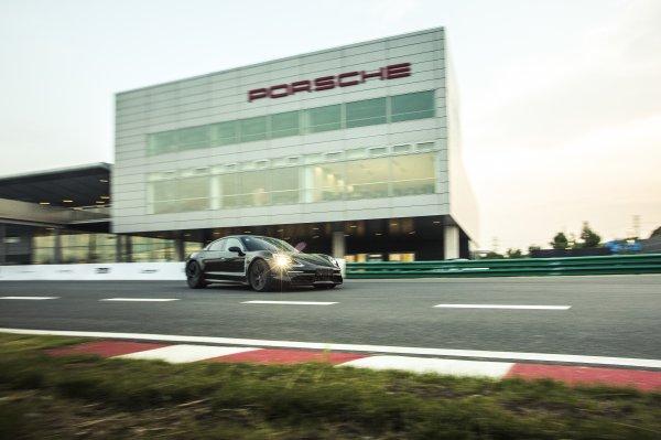 Porsche Taycan testi geçti