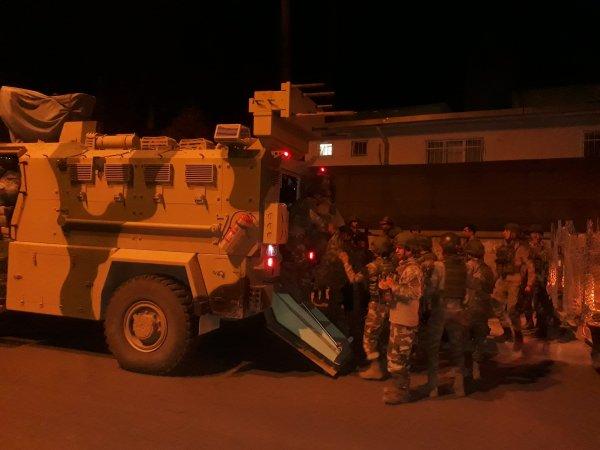 Gece yarısı Suriye sınırına askeri sevkiyat