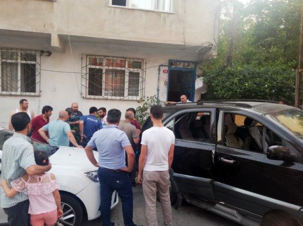 Cipiyle geri vites yapan kadın sürücü kaza yaptı