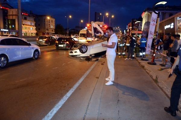Avcılar'da yoldan çıkan araç takla attı