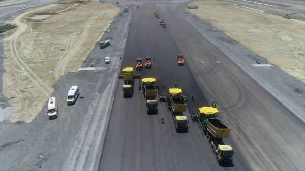 İstanbul Havalimanı'nda 3. pist çalışmaları sürüyor