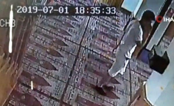 Denizli'de caminin yardım kutusuna dadanan hırsız