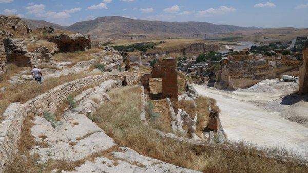 Tarihi Hasankeyf Kalesi'ne ulaşım tekneyle sağlanacak