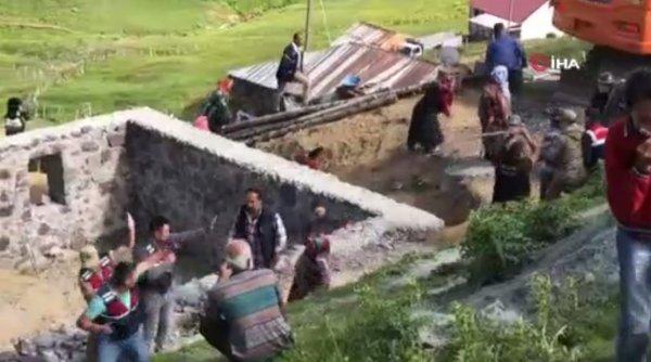 Gümüşhane'de yaylacılar askerlere saldırdı