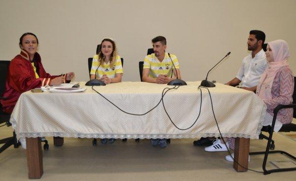 Nikah masasına formayla oturdular