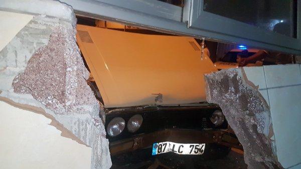 Antalya'da ustasının aracını çalan çıraklar dükkana girdi