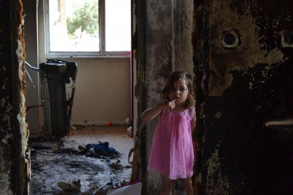 Denizli'de evi yanan anne 4 çocuğuyla sokakta kaldı