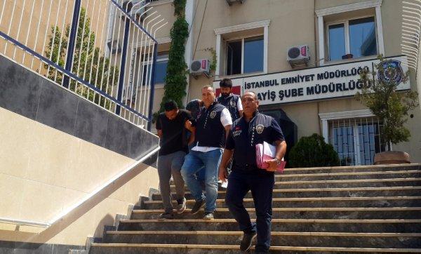 İstanbul'da otomobilden çanta çalan hırsızlar kamerada