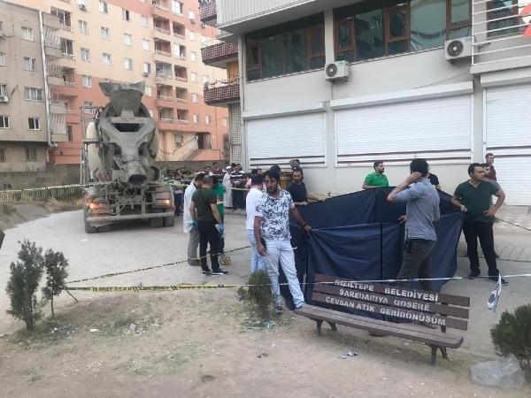 Beton mikserinin çarptığı kadın öldü