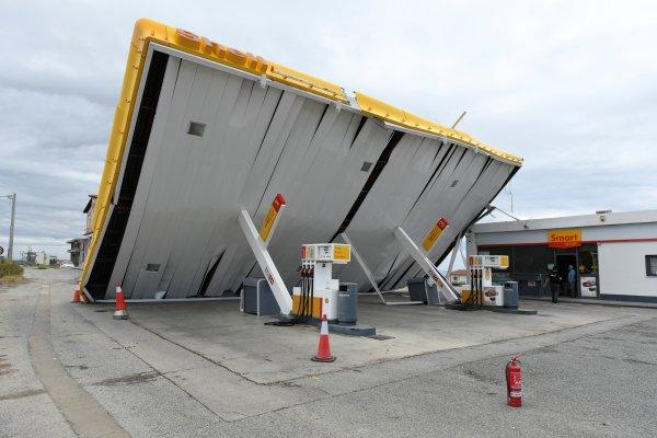 Yunanistan'da fırtına: 7 ölü, 120 yaralı