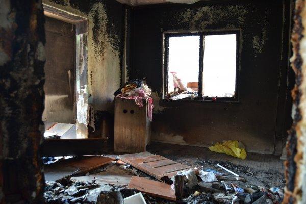 Denizli'de evi yanan anne 4 çocuğuyla sokakta kaldı