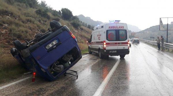 Adana'da minibüs takla attı: 1 ölü, 5 yaralı