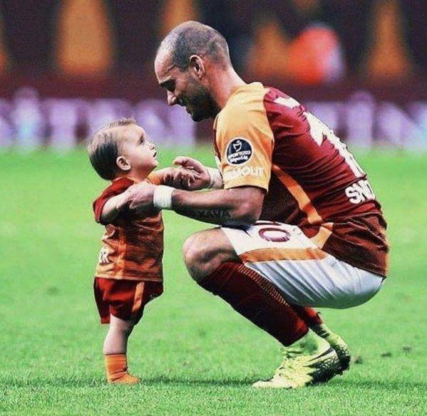 Wesley Sneijder 15 milyon euro ödeyecek