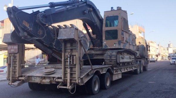Suriye sınırına askeri iş makinesi sevkiyatı devam ediyor