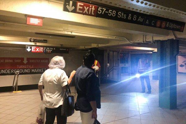 Manhattan'da elektrik kesintisi hayatı durdurdu