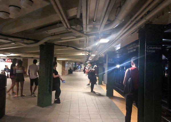 Manhattan'da elektrik kesintisi hayatı durdurdu