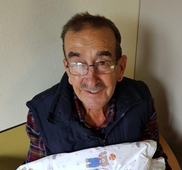 Otomobilin çarptığı yaşlı adam metrelerce savruldu