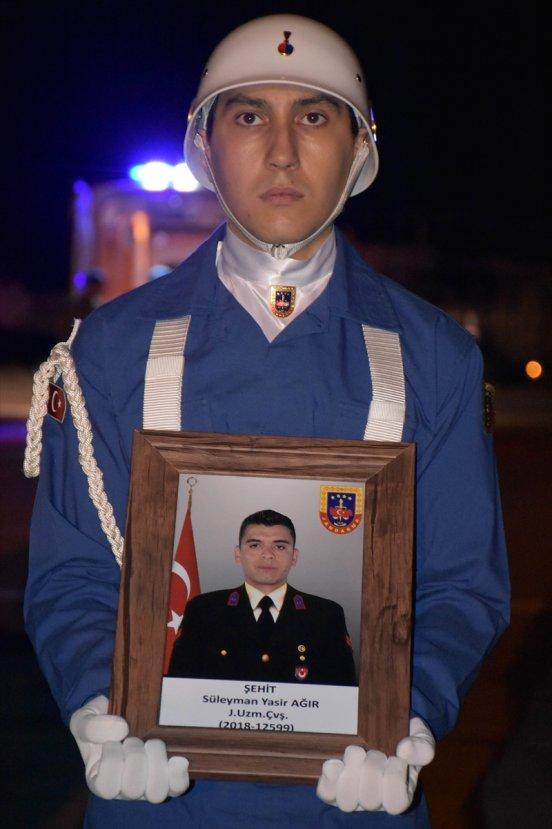 Hakkari'de şehit askerler için tören düzenlendi