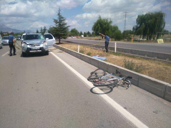 Dünya üçüncüsü bisikletçi kazada öldü