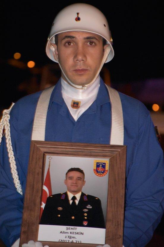 Hakkari'de şehit askerler için tören düzenlendi