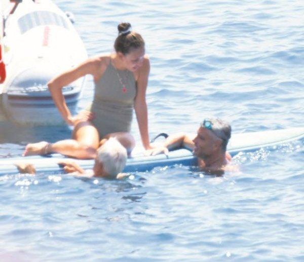 Emina Jahovic aileye girdi