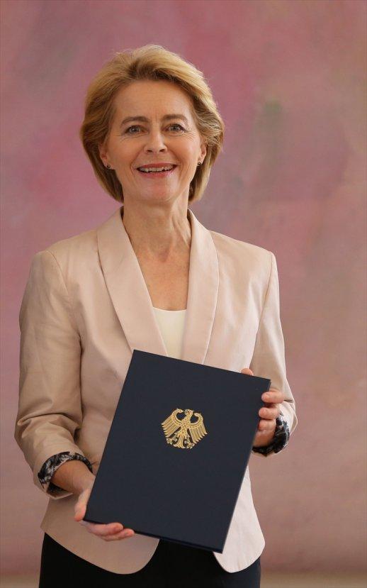 Almanya’nın yeni Savunma Bakanı göreve başladı