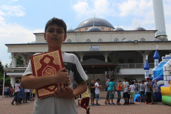Çocuklara camiyi sevdiren imam