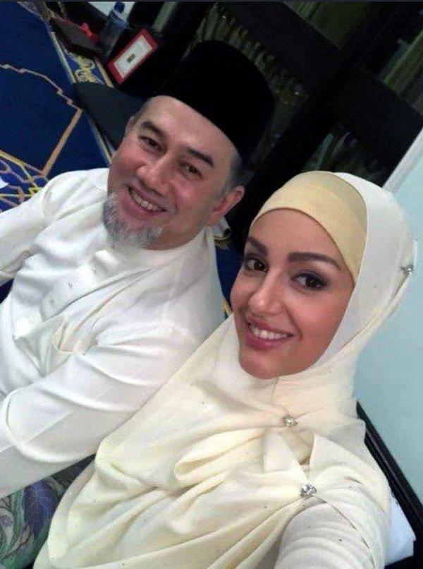 Malezya Kralı büyük aşkından boşandı