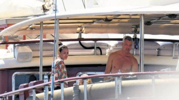 Emina Jahovic aileye girdi