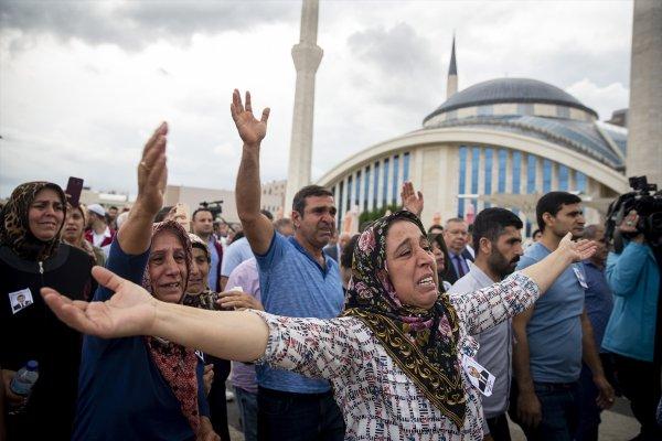 Erbil'de şehit edilen diplomat toprağa verildi