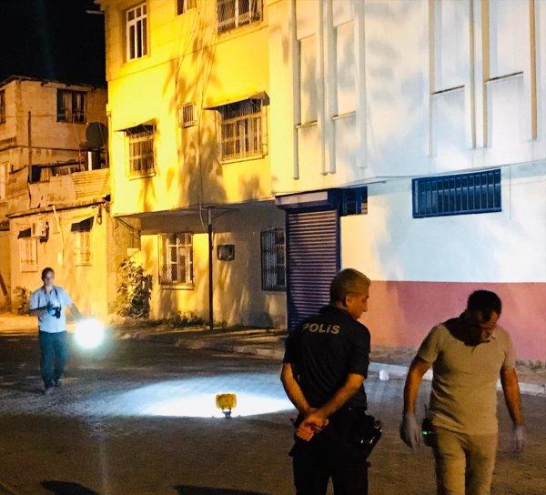 Tartışanlara müdahale ederken bacağından vuruldu