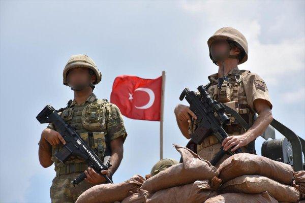 Vatanı oğluyla korumak isteyen baba Hakkari'ye tayin oldu