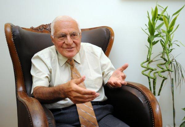 Psikiyatrinin Duayeni Prof. Dr. Özcan Köknel, ruhlara ayna tutuyor