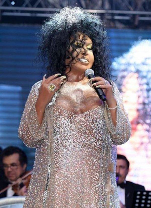 Bülent Ersoy: Çıplak güneşleniyorum