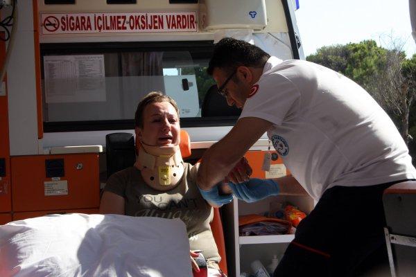 Antalya'da iki araç kafa kafaya çarpıştı: 2 yaralı