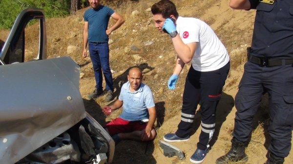 Antalya'da iki araç kafa kafaya çarpıştı: 2 yaralı