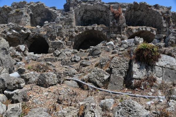 Antalya'da 'prefabrik tuvalet' tartışması