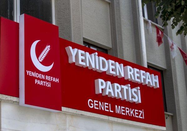 Yeniden Refah Partisi tabelasını astı