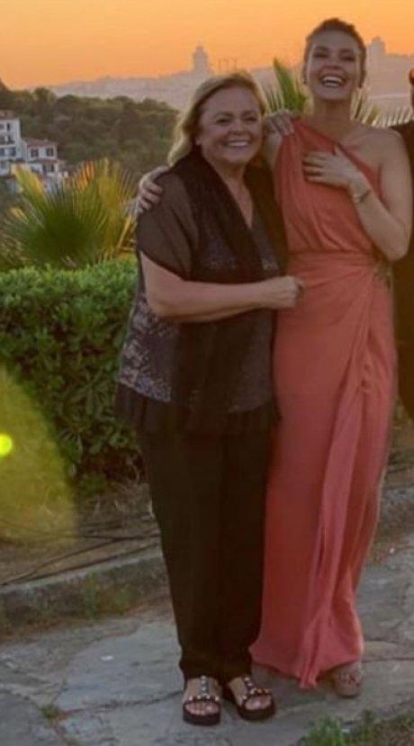 Murat Boz ve Aslı Enver'in aileleri bir araya geldi