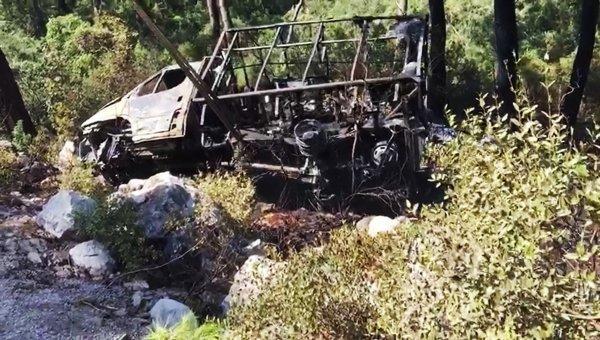 Alev alan araç, orman yangınına neden oluyordu