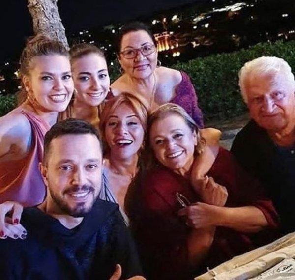 Murat Boz ve Aslı Enver'in aileleri bir araya geldi